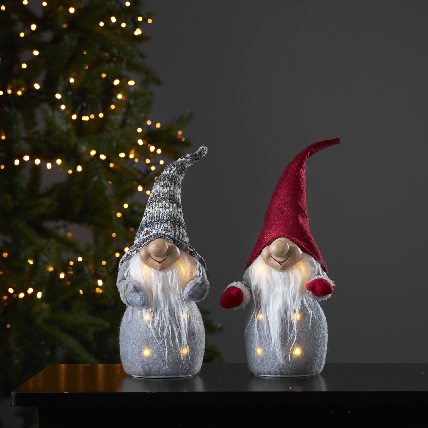 LED Stoff Wichtel mit Mütze 6 H: LED - Weihnachtsmann - grau Experte - Lichterketten | 40cm - - Batterie warmweiße