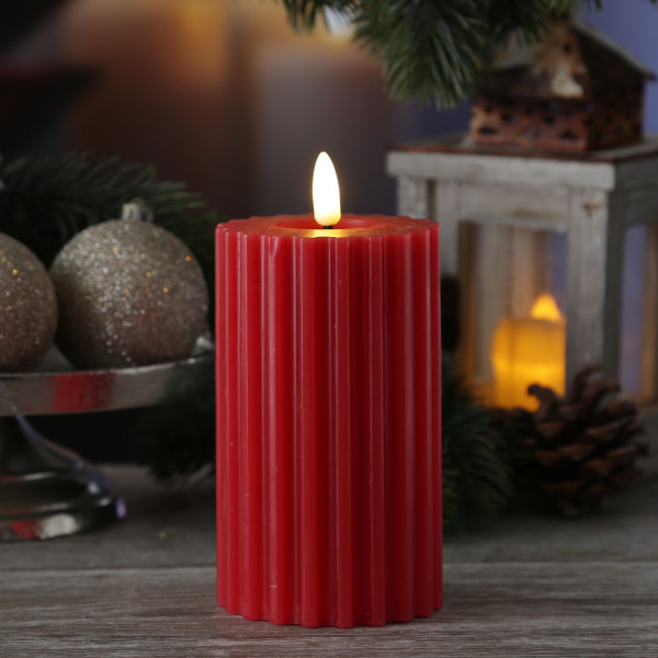 LED Kerze LIV - gerillt - Echtwachs - warmweiße 3D Flamme - H: 14,5cm - D: 7,5cm - Timer - rot